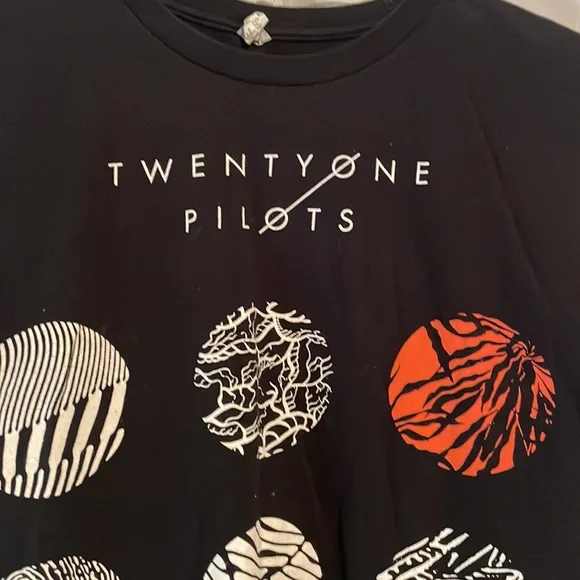 Twenty-One Pilots Tshirt Blurryface XS

A6 - Picture 2 of 4